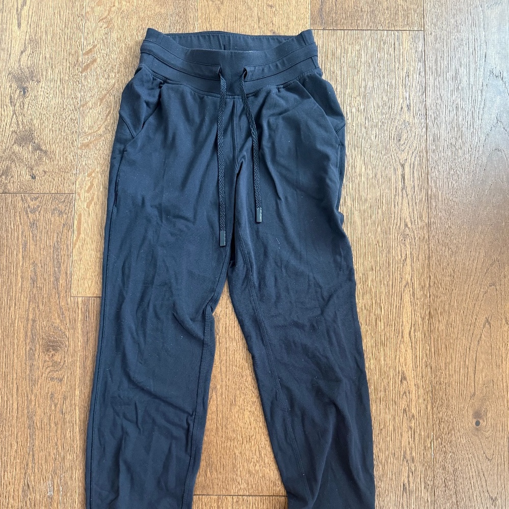 Lululemon women align high-rise joggers in black